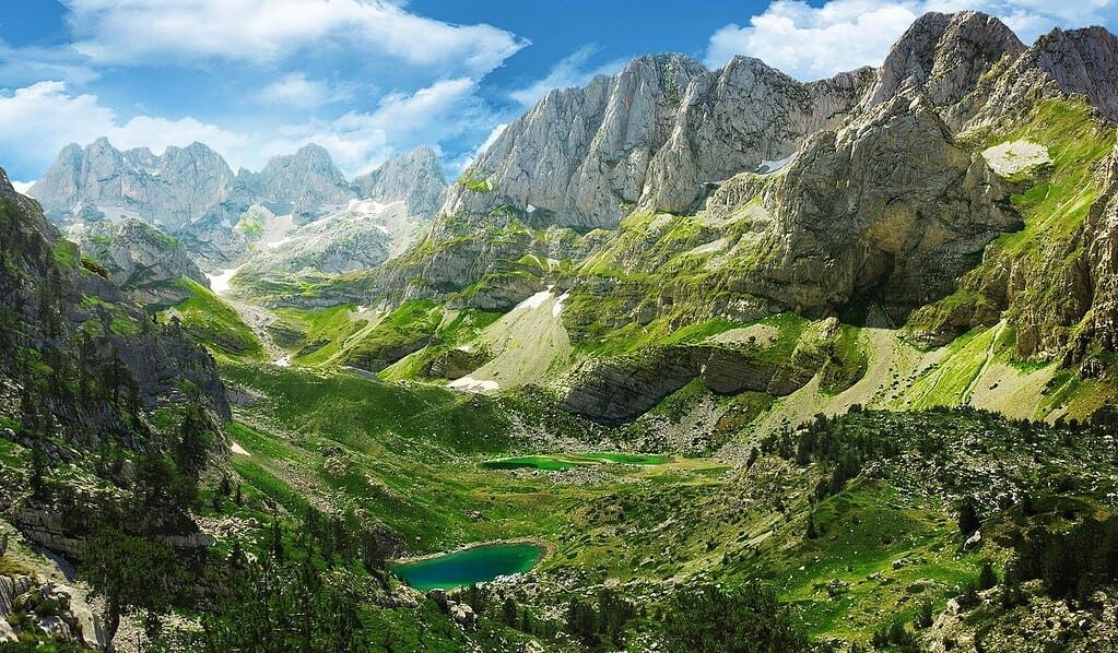 Randonnée dans les Alpes albanaises – paysages de montagne