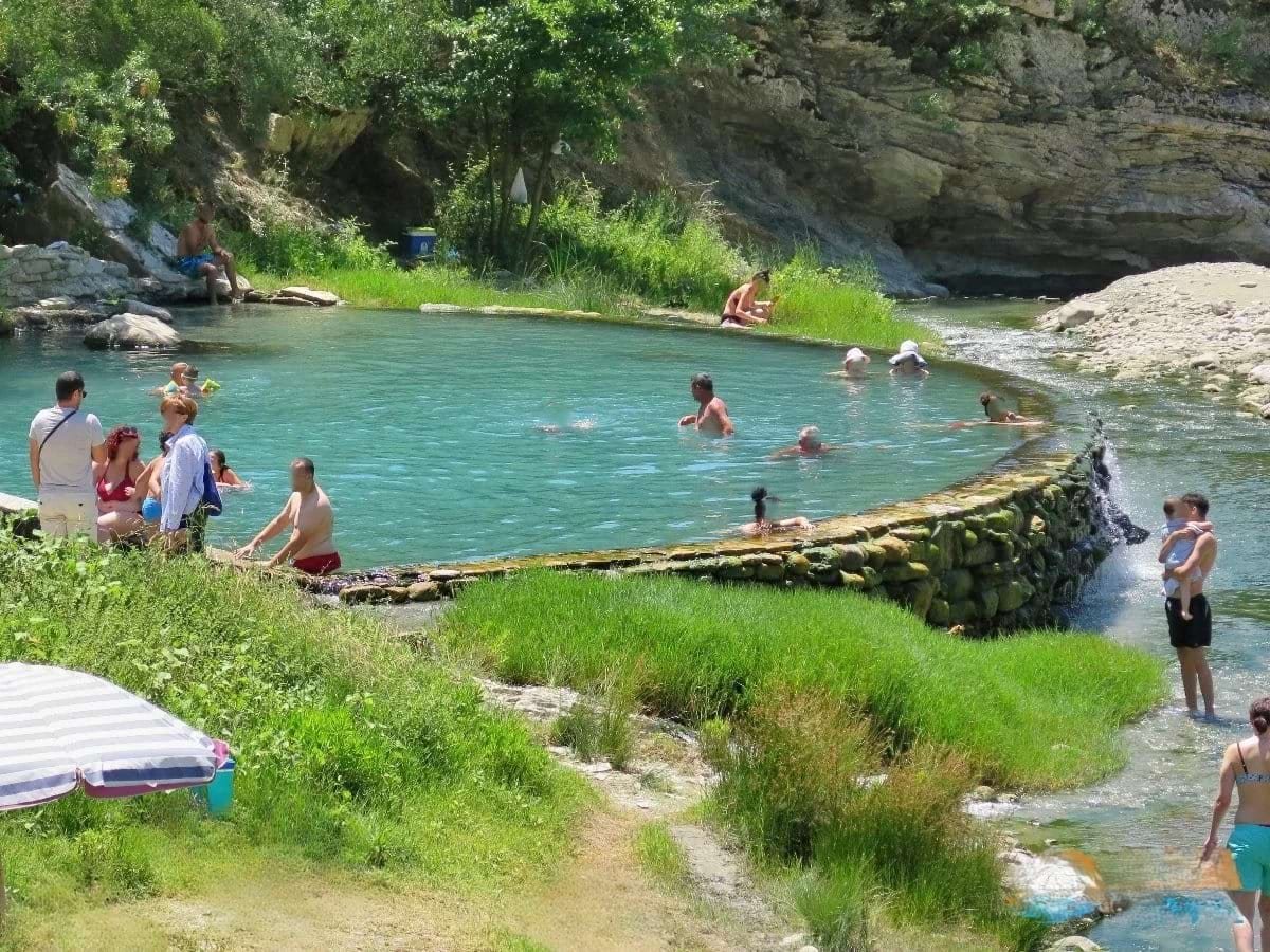 Eaux thermales de Benje