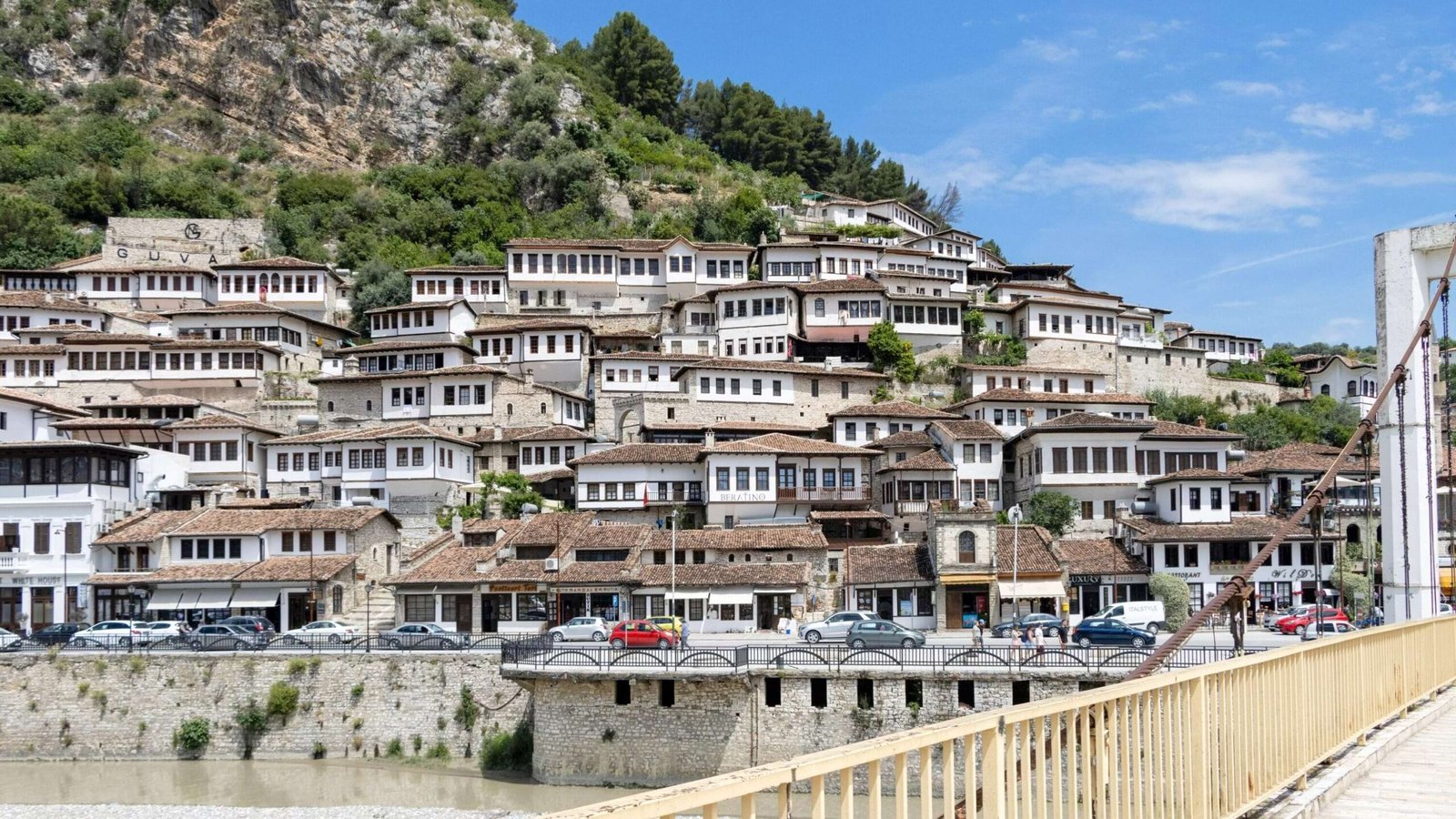 Berat – ville aux mille fenêtres