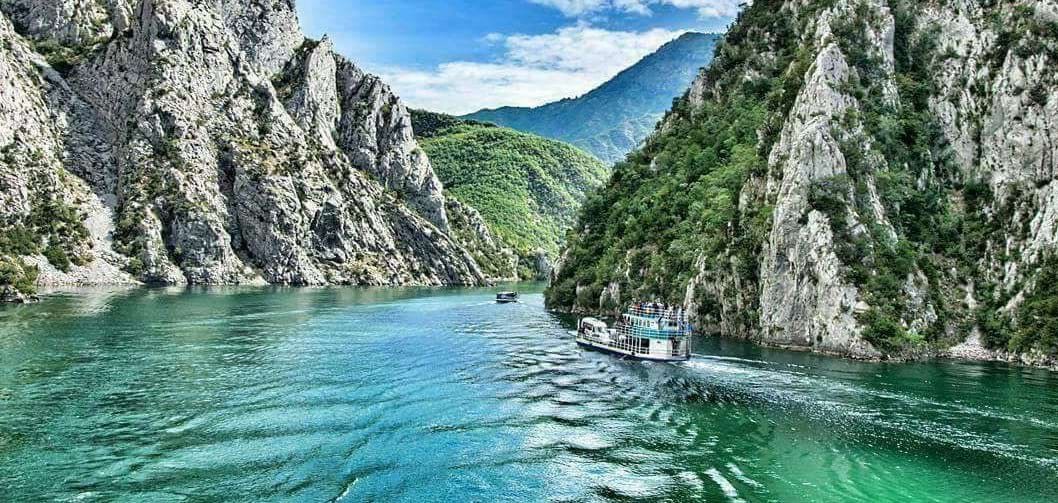 Lac de Koman – bateau
