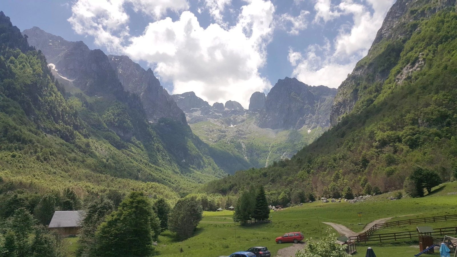 Montagnes autour de Gerbaj