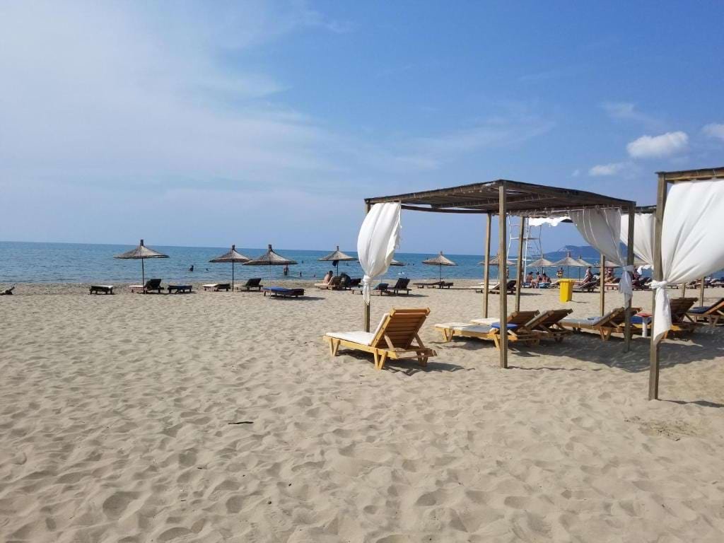 Baie de Lalzi – plage de sable