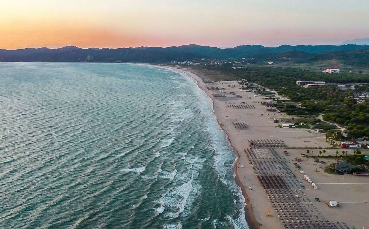Lalzi Bay – plage de sable doré