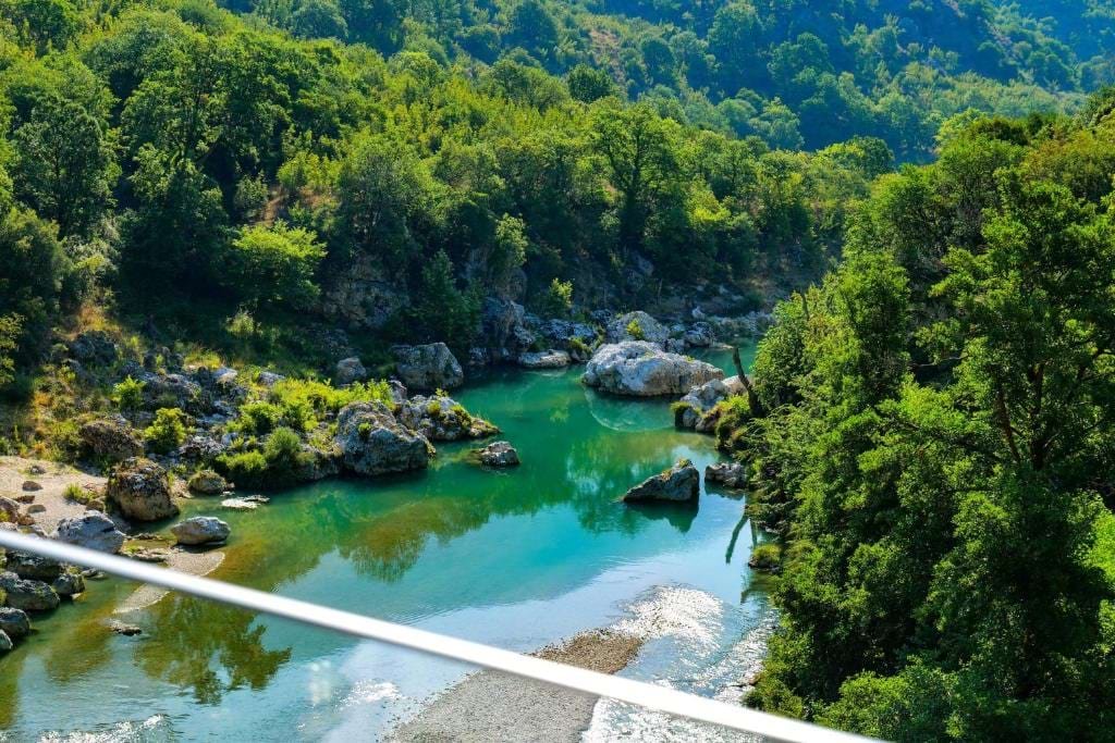 Uji i Ftohtë – sources fraîches