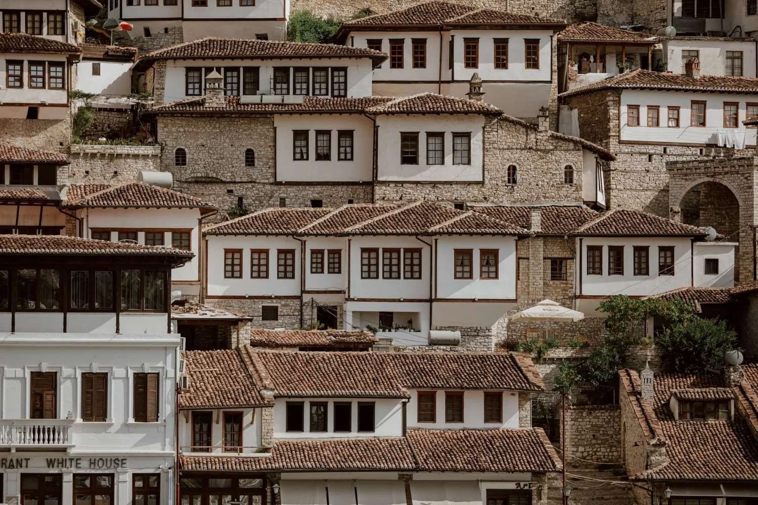 Berat – ville aux mille fenêtres