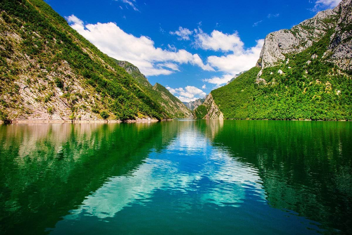 Traversée du lac de Koman